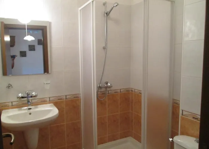 Md Alexander Services Apartment *